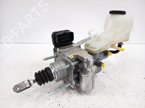 Used Brake master cylinder Brake master cylinder TOYOTA COROLLA Saloon (_E21_) 1.8 VVTi Hybrid (ZWE211, MZEA12) (98 hp) 33208965 33208965