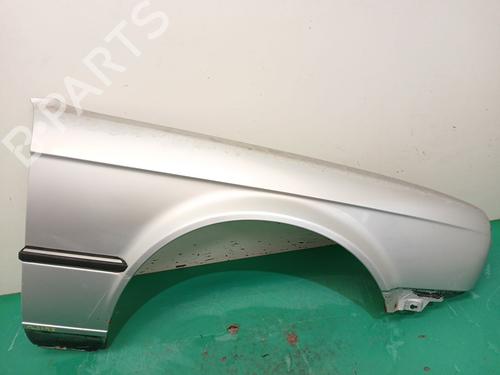Used Right front fenders Right front fenders BMW 3 (E30) 320 i (125 hp) 34350818 34350818