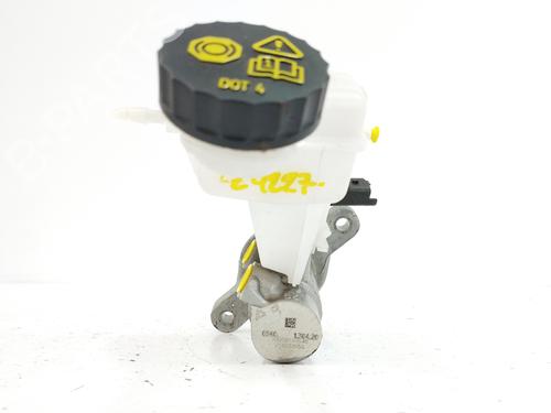 Used Brake master cylinder PEUGEOT 5008 II (MC_, MJ_, MR_, M4_) 1.5 BlueHDi 130 (MCYHZJ, MCYHZR, MCYHZX) (131 hp) 10653586