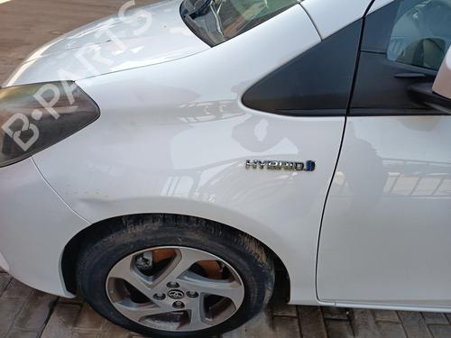 Used Left front fenders TOYOTA YARIS (_P13_) 1.5 Hybrid (NHP130_, NHP130) (101 hp) 31611639