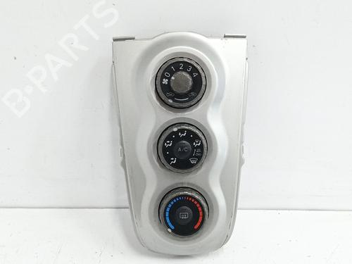 Comando chauffage TOYOTA YARIS (_P9_) 1.4 D-4D (NLP90_, NLP90R) (90 hp) 31124196