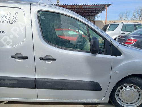 Used Right front door Right front door 33243979 33243979