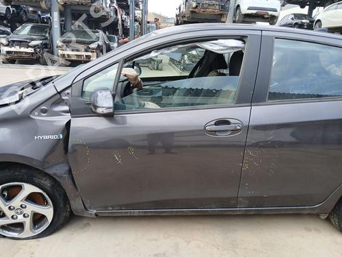 Dør venstre fortil Dør venstre fortil TOYOTA YARIS (_P13_) 1.5 Hybrid (NHP130_, NHP130) (101 hp) 35751694 35751694