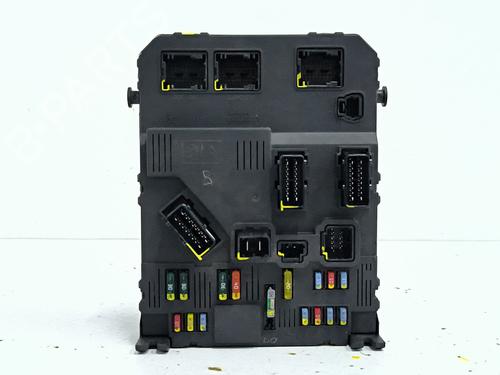 Used Fuse box Fuse box 39649302 39649302