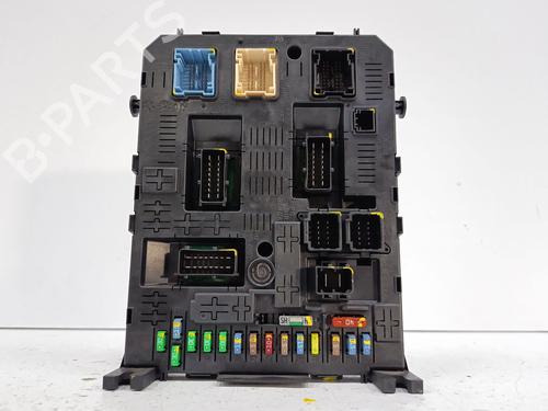 Used Fuse box Fuse box 39430825 39430825