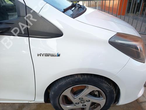 Used Right front fenders TOYOTA YARIS (_P13_) 1.5 Hybrid (NHP130_, NHP130) (101 hp) 31611638
