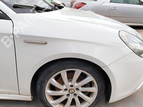 Used Right front fenders Right front fenders ALFA ROMEO GIULIETTA (940_) 2.0 JTDM (940FXE1A, 940FXG11) (170 hp) 33824749 33824749