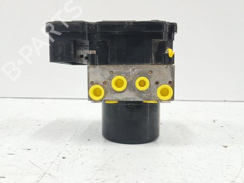 Used ABS pump VOLVO V40 Hatchback (525) D2 (114 hp) 29029714