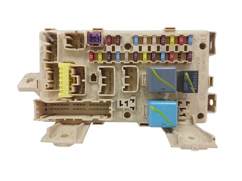 Used Fuse box TOYOTA AVENSIS Saloon (_T25_) 2.0 D-4D (CDT250_, CDT250R) (116 hp) 18267623