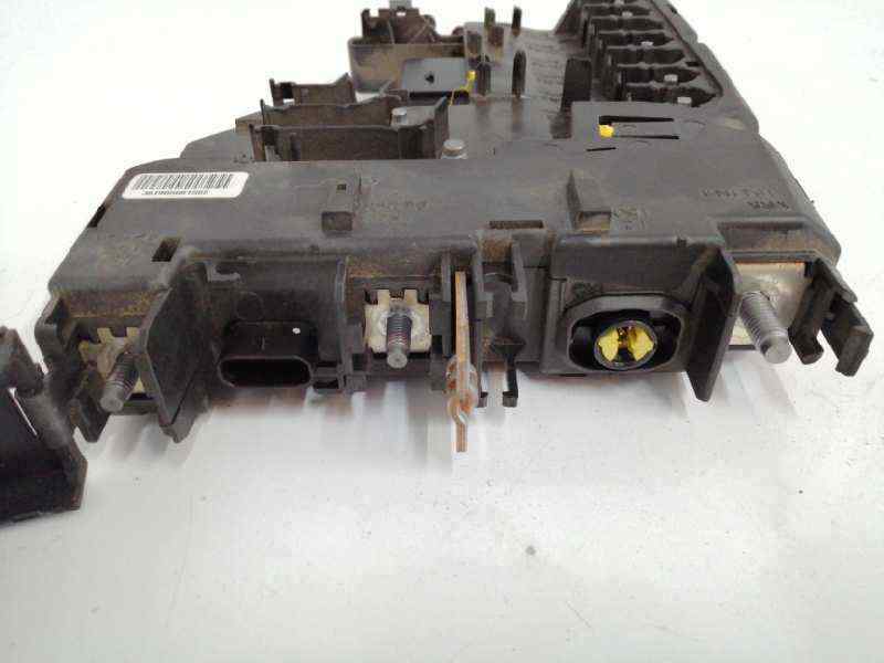 Boîte à Fusibles MERCEDESBENZ CCLASS (W204) C 200 CDI (204.007, 204.006) A2075401650 BParts Boîte à Fusibles MERCEDESBENZ CCLASS (W204) C 200 CDI (204.007, 204.006) A2075401650 BParts