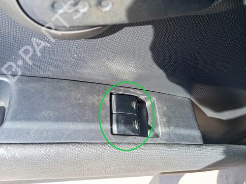 Used Left front window switch NISSAN MICRA III (K12) [2002-2011]  29080397