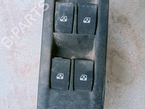 Interrupteur de vitre avant gauche RENAULT MEGANE II Saloon (LM0/1_) [2003-2025]  12314554