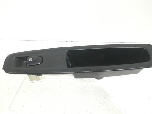 Used Left rear window switch RENAULT KADJAR (HA_, HL_) 1.6 dCi 130 (HLA4) (130 hp) 9361405