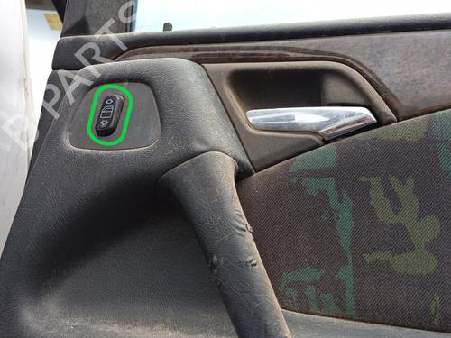 Used Right rear window switch MERCEDES-BENZ E-CLASS (W210) E 300 D (210.020) (136 hp) 24366252