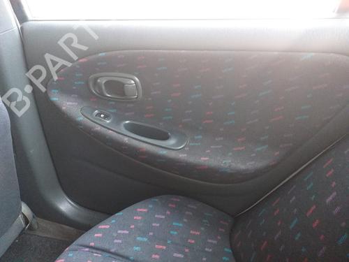Poignée intérieure arrière droite HYUNDAI LANTRA II (J-2) 1.6 16V (114 hp) 16236846