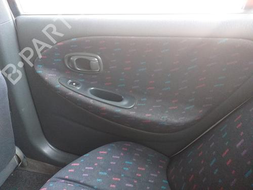 Maneta interior trasera derecha HYUNDAI LANTRA II (J-2) 1.6 16V (114 hp) 16236846