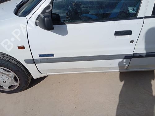 Used Front left exterior door handle PEUGEOT 106 I (1A, 1C) [1991-1996]  19260357