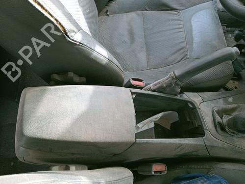 Used Armrest / Center console VOLVO S60 I (384) 2.4 D (163 hp) 29120733