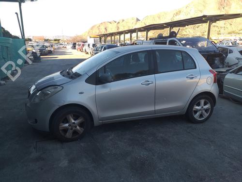 Puxador exterior trás esquerdo TOYOTA YARIS (_P9_) 1.3 VVT-i (SCP90_) (87 hp) 17322921