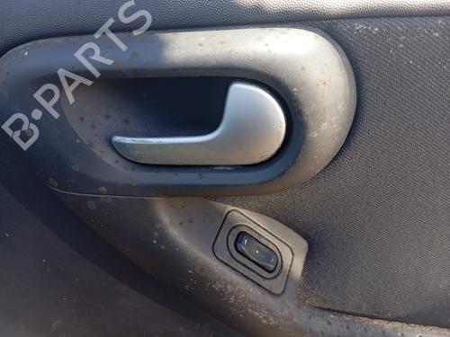 Pulsantiera anteriore destra OPEL CORSA C (X01) 1.3 CDTI (F08, F68) (70 hp) 25890825