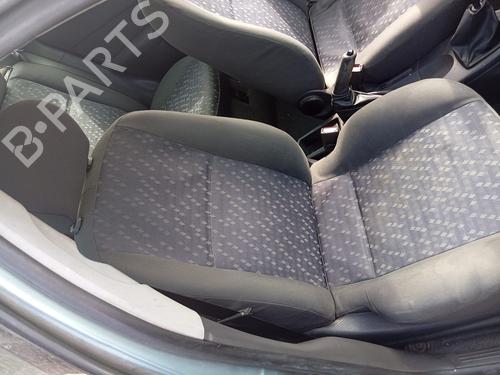 Stol høyre foran FORD FOCUS I (DAW, DBW) 1.6 16V (100 hp) 26979373