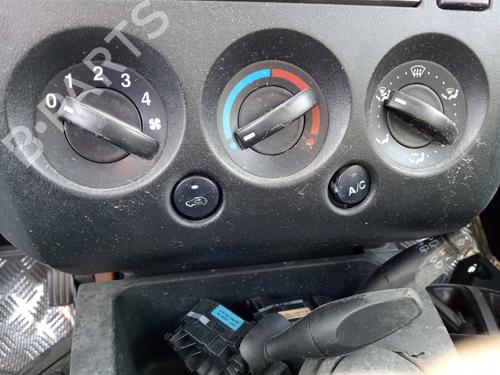 Used Climate control FORD FIESTA V (JH_, JD_) 1.4 16V (80 hp) 22925221