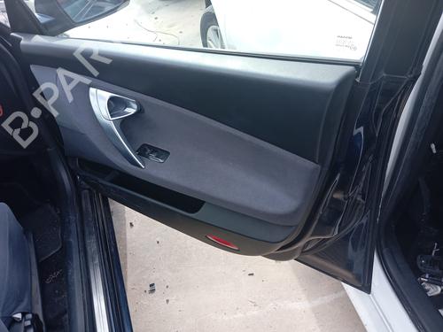 Høyre frontpanel NISSAN PRIMERA (P12) 2.0 (140 hp) 23146391