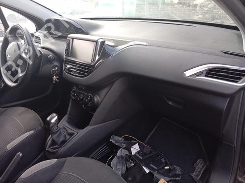 Used Passenger airbag PEUGEOT 208 I (CA_, CC_) 1.2 VTI 82 (82 hp) 26004751
