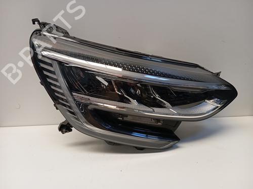 Używane Lampa przednia prawa RENAULT MEGANE IV Hatchback (B9A/M/N_) [2015-2025]  30853295