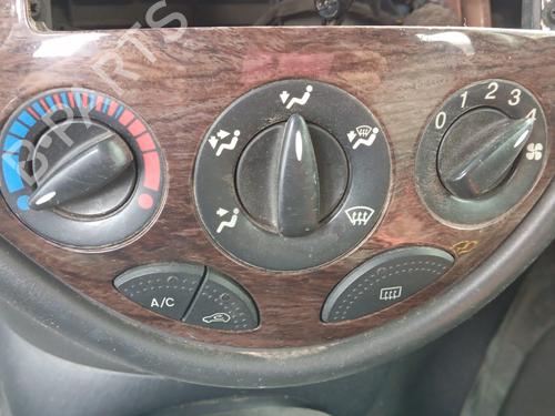 AC Styreenhet / Manøvreringsenhet FORD FOCUS I Saloon (DFW) 1.6 16V (100 hp) 16238061