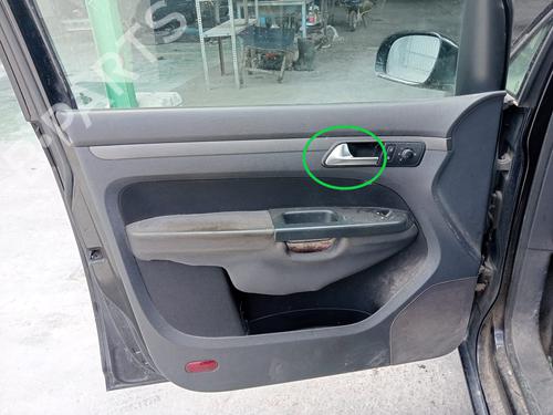 Venstre foran invendig håndtak VW TOURAN (1T1, 1T2) 1.9 TDI (105 hp) 17965198
