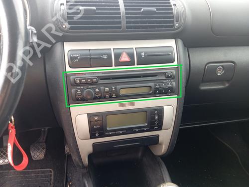 Radio SEAT LEON (1M1) 1.6 16 V (105 hp) 26955349