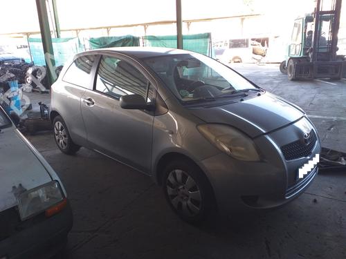 Høyre foran utvendig håndtak TOYOTA YARIS (_P1_) 1.3 (SCP12_, SCP13_, SCP12R, SCP13R) (87 hp) 17965070