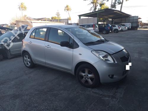 Høyre foran utvendig håndtak TOYOTA YARIS (_P9_) [2005-2014]  17322918