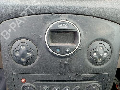 Commande Chauffage RENAULT CLIO III (BR0/1, CR0/1) 1.2 16V (BR02, BR0J, BR11, CR02, CR0J, CR11) (75 hp) 12288361