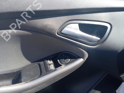 Used Front left interior door handle FORD FOCUS III [2010-2020]  25283463