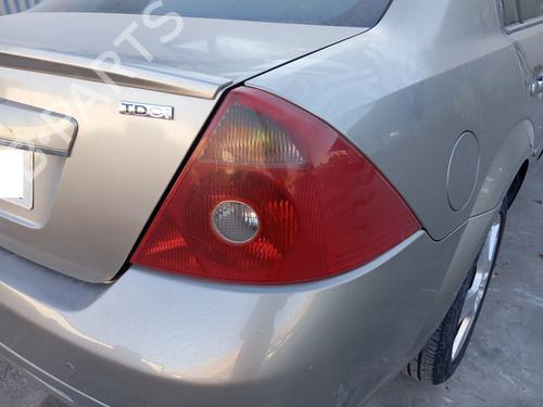 Feu arrière droit FORD MONDEO III (B5Y) 2.0 TDCi (130 hp) 32139475