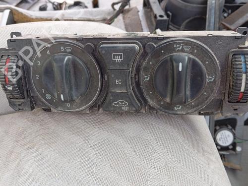 Used Climate control MERCEDES-BENZ CLK Convertible (A208) CLK 200 Kompressor (208.444) (163 hp) 12289051