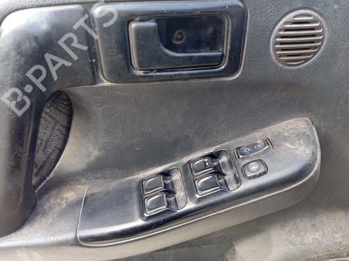 Venstre foran invendig håndtak OPEL FRONTERA B (U99) 2.2 DTI (6B_ZC, 6B_VF, 6B_66, 6B_76) (116 hp) 25288428