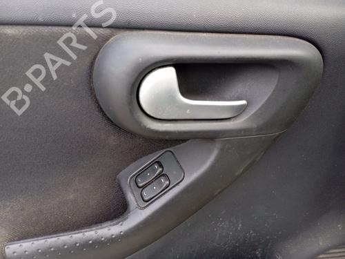 Used Front left interior door handle OPEL CORSA C (X01) 1.3 CDTI (F08, F68) (70 hp) 25330982