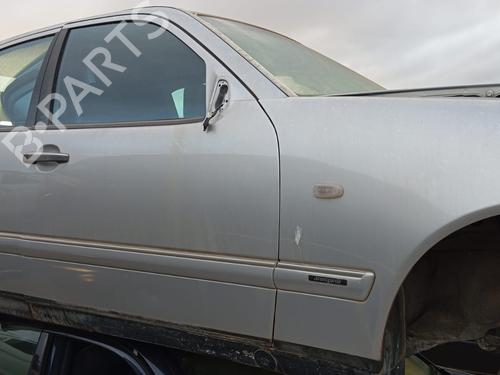 Used Front right lock MERCEDES-BENZ E-CLASS (W210) E 300 D (210.020) (136 hp) 24366243