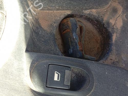Used Left front window switch CITROËN C2 (JM_) 1.4 (73 hp) 26331282