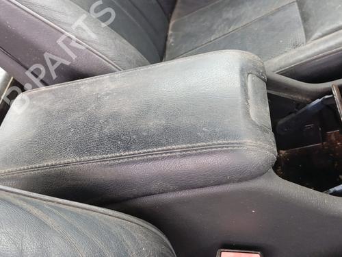 Used Armrest / Center console MERCEDES-BENZ E-CLASS (W210) E 270 CDI (210.016) (170 hp) 24366327