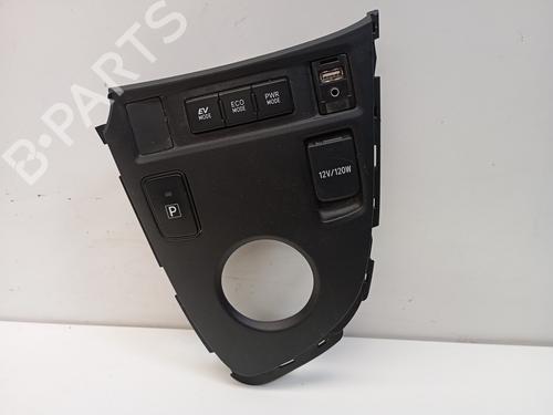 hand-brake-toyota-auris-_e18_-2012-2013-2014-2015-2016-2017-2018-2019-34372127 main image