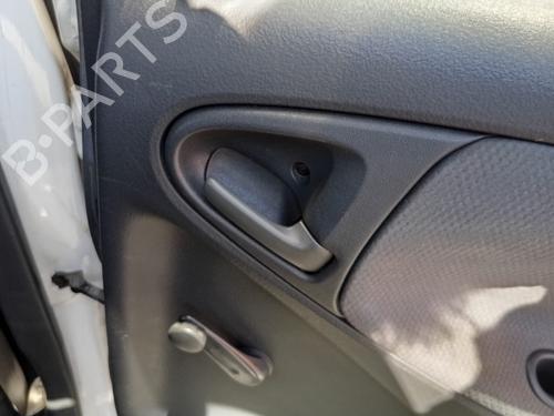 Højre bagtil invendig håndtag TOYOTA YARIS (_P1_) 1.3 (SCP12_, SCP13_, SCP12R, SCP13R) (87 hp) 18743478