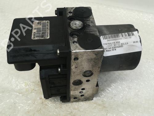 Used Control unit PEUGEOT 307 CC (3B) 2.0 16V (136 hp) 13118275