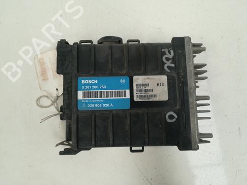 Calculateur moteur (ecu) VW POLO CLASSIC (86C, 80) [1985-1994]  9582447