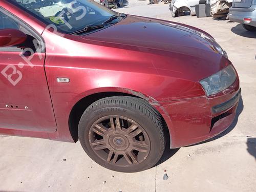 Używane Błotnik przedni prawy Błotnik przedni prawy FIAT STILO (192_) 1.8 16V (192AXC1A, 192BXC1A) (133 hp) 35804021 35804021