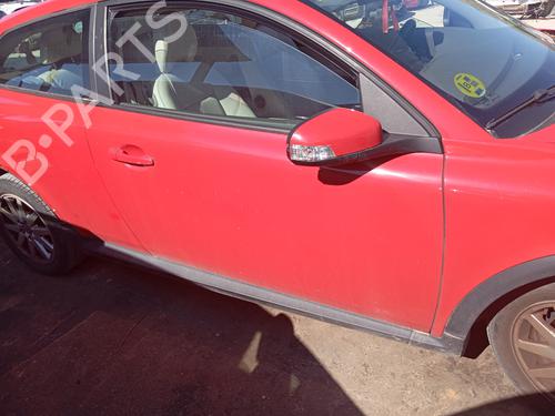 Używane Klamka zewnętrzna drzwi przednich prawych VOLVO C30 (533) 1.6 D (109 hp) 25493526