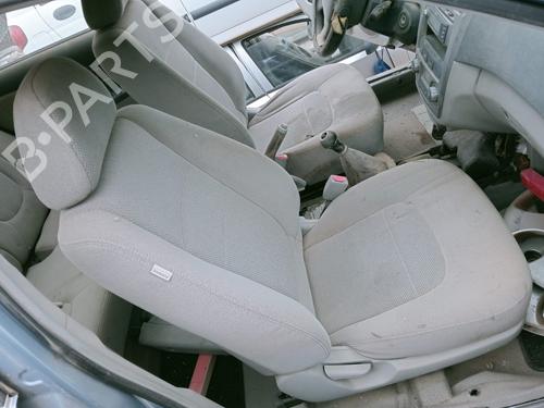 Used Right front seat KIA CERATO I Saloon (LD) 2.0 CRDi (112 hp) 21571301